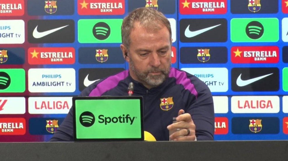 ManagingBarca's tweet image. 🚨🗣️ Hansi Flick: “Raphinha has some issues due to a knock, which is why he stayed in the gym. We’ll have to wait until tomorrow to know if he can play.”