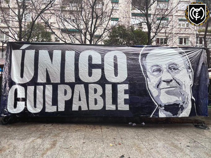 UltrasAccountOF's tweet photo. .@FondoSur_1980 señala al culpable de la situación del club.
Único culpable. https://t.co/ulM4cUutSz