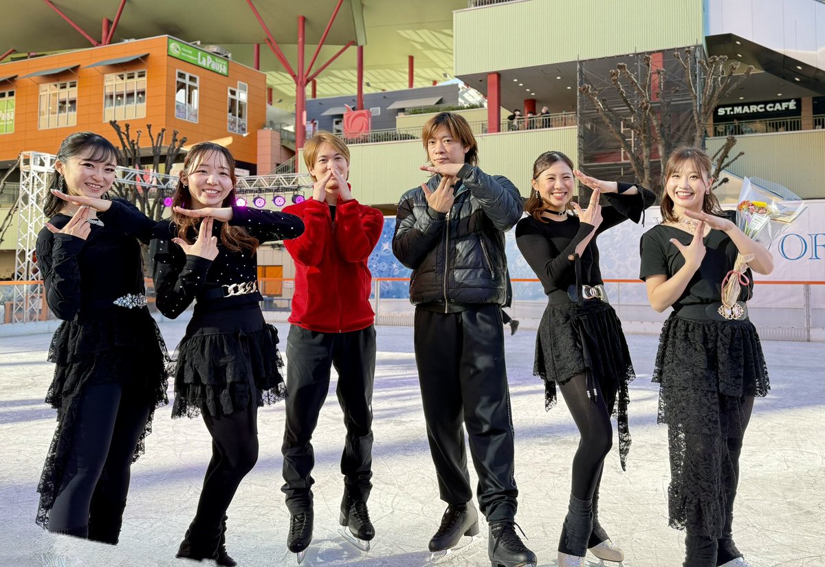 海老名ビナウォーク✨️
ミニアイスショー
天気も良くて☀️
楽しかったです❣️
ありがとうございました🤗

 #プリンスアイスワールド
 #小林宏一
 #小沼祐太
 #浅見琴葉
 #河野有香
 #三澤日向子
 #望月美玖