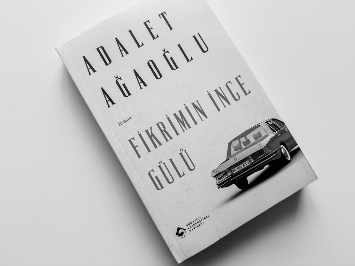 “Her an ayağı frende, ama her an da hep aynı hızda olmak. Her an durmaya hazır bulunmak, ama asla durmamak. Hep akmak. Hep gitmek. Hiç hızdan düşmemek. Orda hep makinesin. Herkes makine. Her şey makine. Burada hem makine, hem insan olmak…”