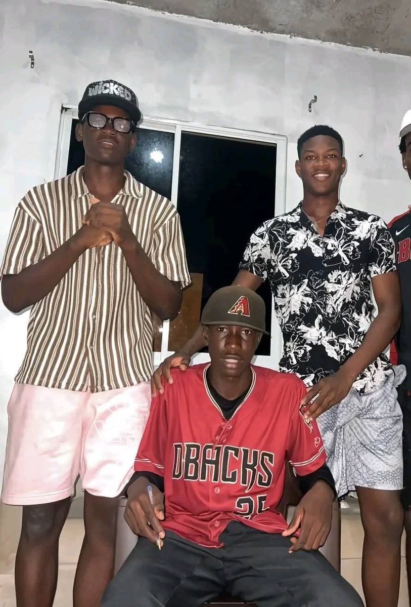 YanerisMor48922's tweet image. "Pelotero dominicano dicen" 
Lo más sorprendente es que todo esto pasa, después de la sentencia 168/13, que se la pasaron por donde no da el sol.