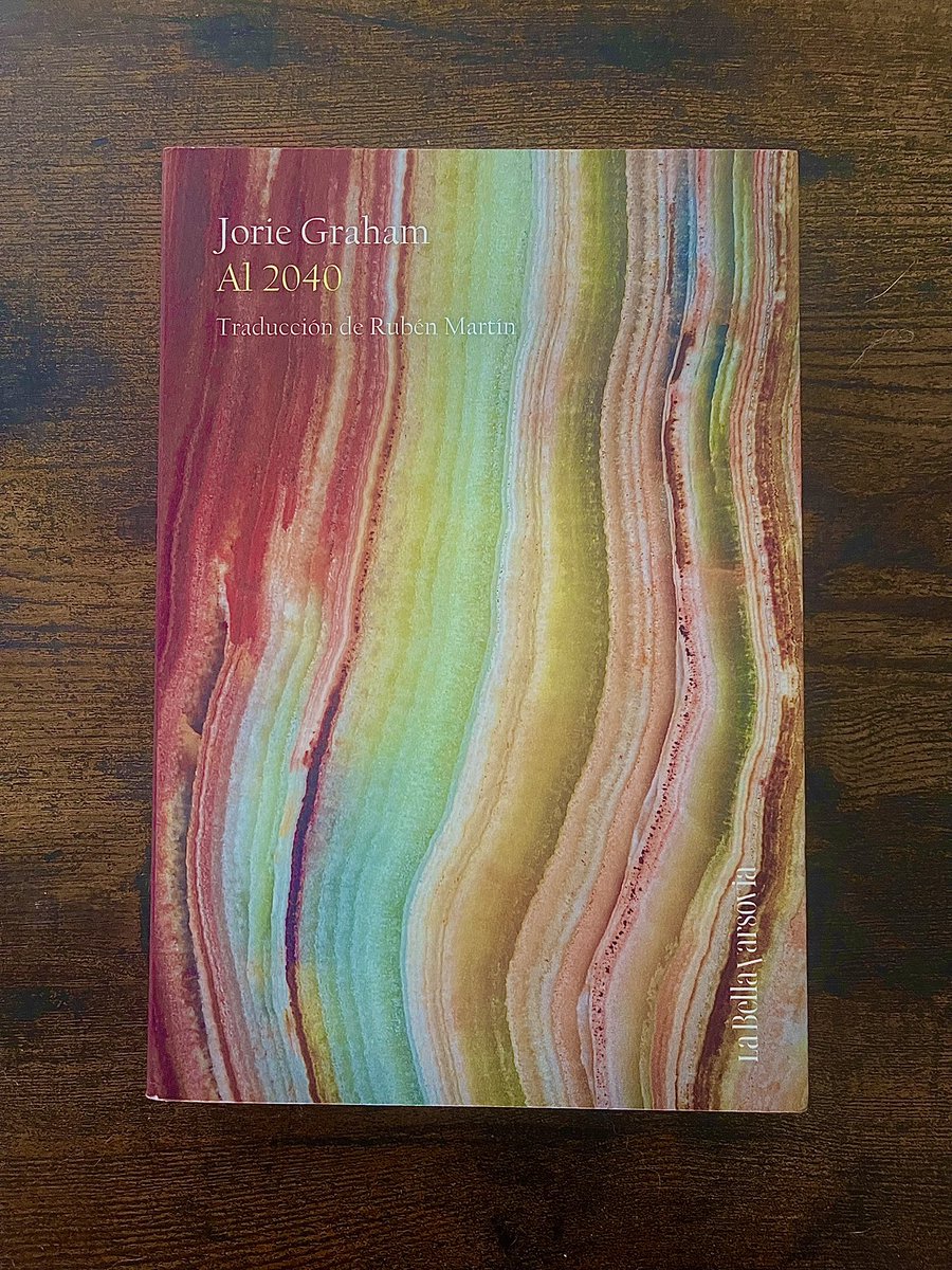 Comenzamos 2026 con mi primera aportación: mi traducción de “Al 2040” de <a href="/jorie_graham/">Jorie Graham</a>, fantásticamente editada por <a href="/labellavarsovia/">La Bella Varsovia</a> en bilingüe. Estoy muy emocionado de poder hojear estos ejemplares; el resto llegarán a librerías el 21 de enero, es decir, ya mismo!