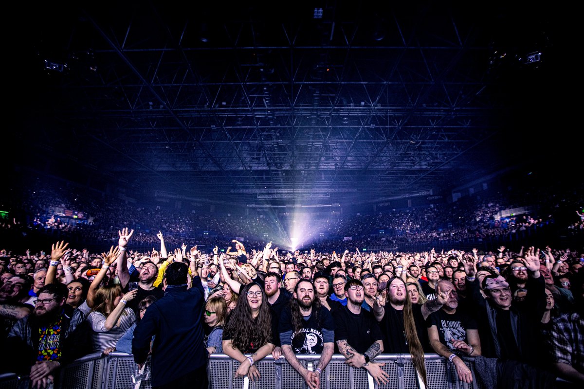 BiffyClyro's tweet photo. Phenomenal Birmingham. Manchester, we'll see you tonight!

Photos by @maryleenphoto https://t.co/hRkkio8ErL
