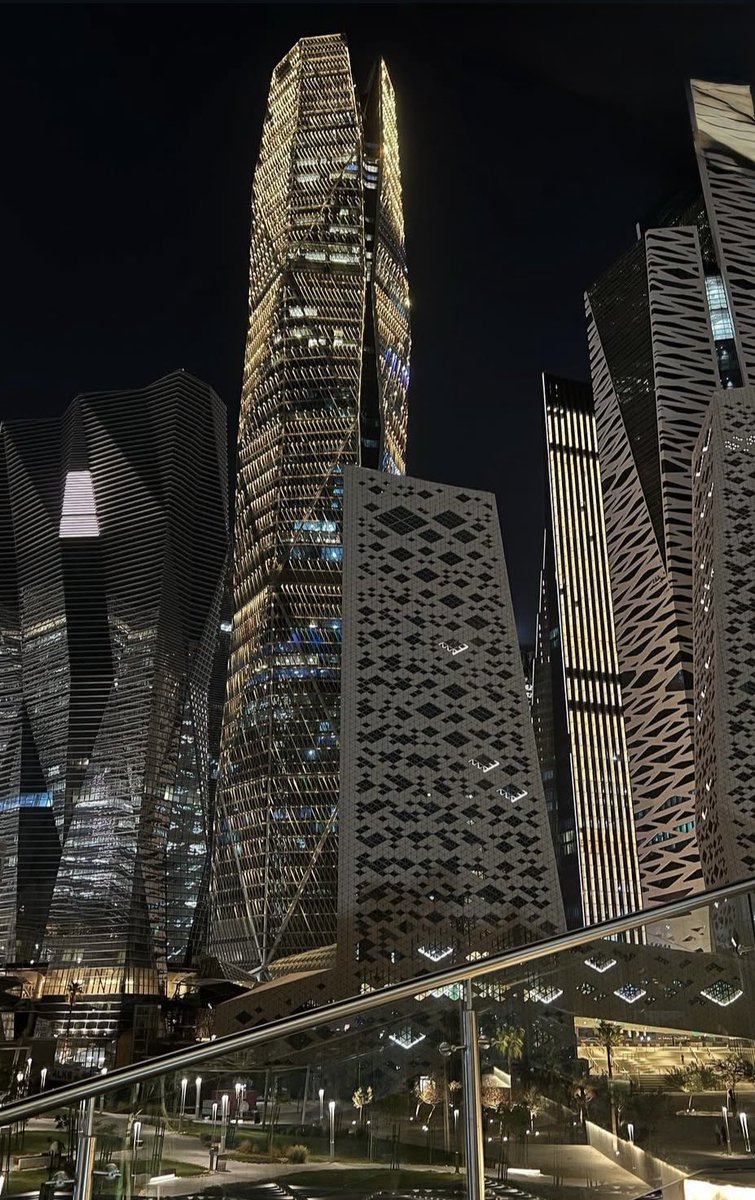 hererazan's tweet image. ☀️🌴🌃 نيويورك 🌃🌴☀️