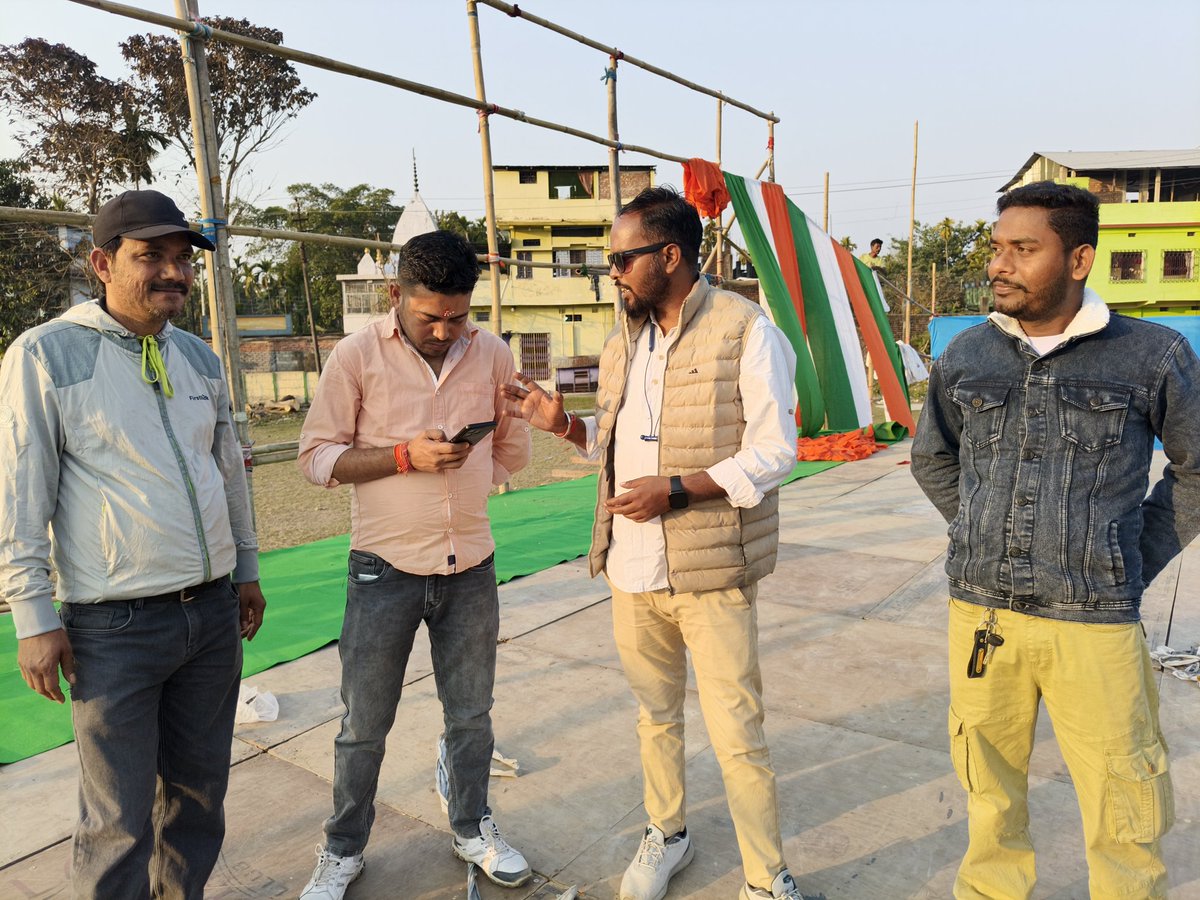AITCakashH's tweet image. Preparations in full swing for the 18 Jan meeting ✊🌿
Unity, energy &amp;amp; commitment on the ground.
Trinamool Congress Zindabad
Trinamool Youth Congress Zindabad 🔥
#TMC #TMYC #KalchiniBlock 

@AITCofficial @abhishekaitc @MamataOfficial @sayani06