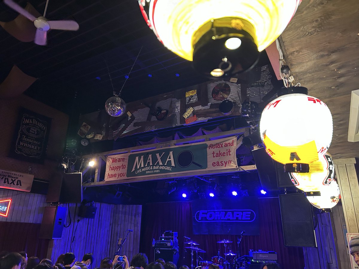 hiro_bn_yz's tweet photo. fomareのライブ半年ぶり！こんなに間あいたの初めてかも。音源もいいけど、ライブで聴くのもいいよねー
松阪MAXA初めて行ったけど、見やすくて良かった。また行きたい。
しんぽんが美味しい🍺を飲めてますように🙏 https://t.co/OrgCVPrgeL