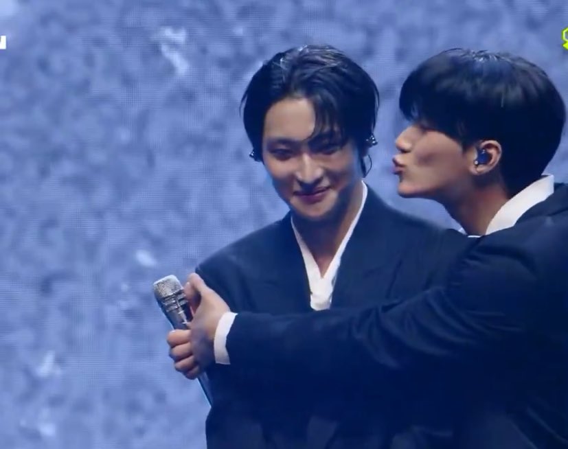 San ⛰️ tweet media