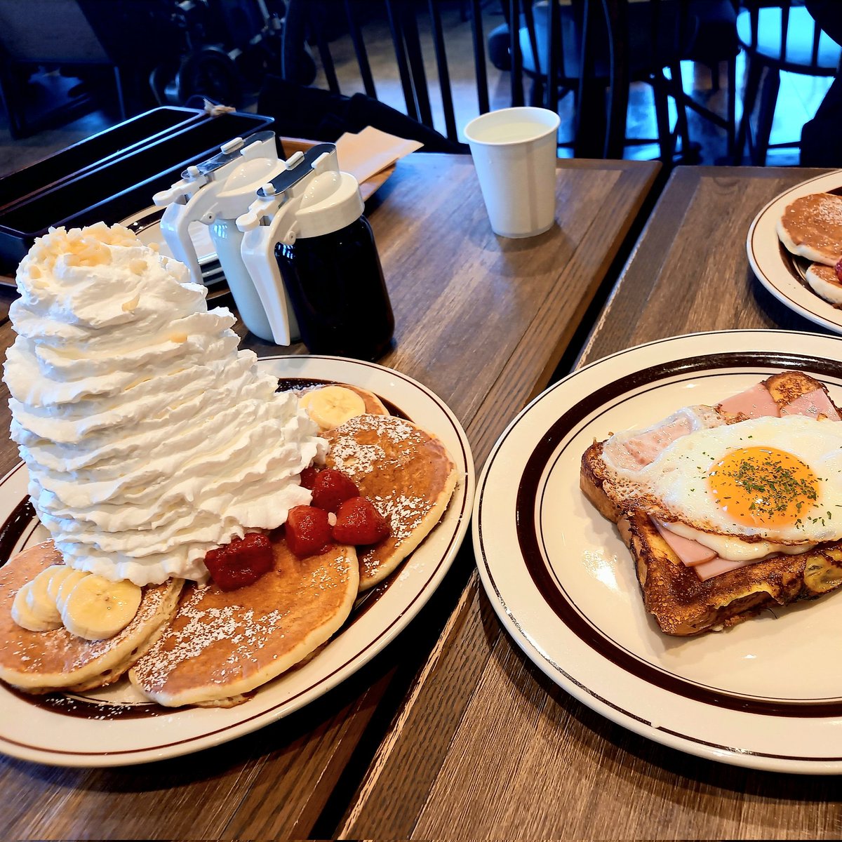 生クリームを食べきる自信がなくてフレンチトーストにしました
これも美味しい