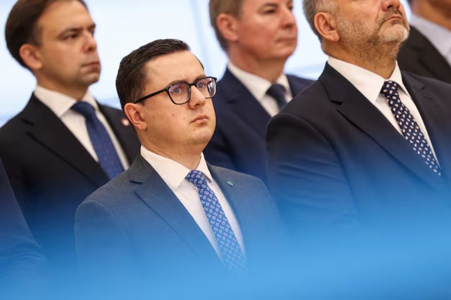 Supply Chain Attacks auf ICS (quasi die "RL supply chain") werden uns wohl noch eine Weile begleiten. In Folge 10 behandeln wir einen Fall von 2017 (armchairinvestigators.de/podcast/10-tri…). Ähnlichkeiten zu aktuellen Fällen sind völliger Zufall: reuters.com/sustainability….