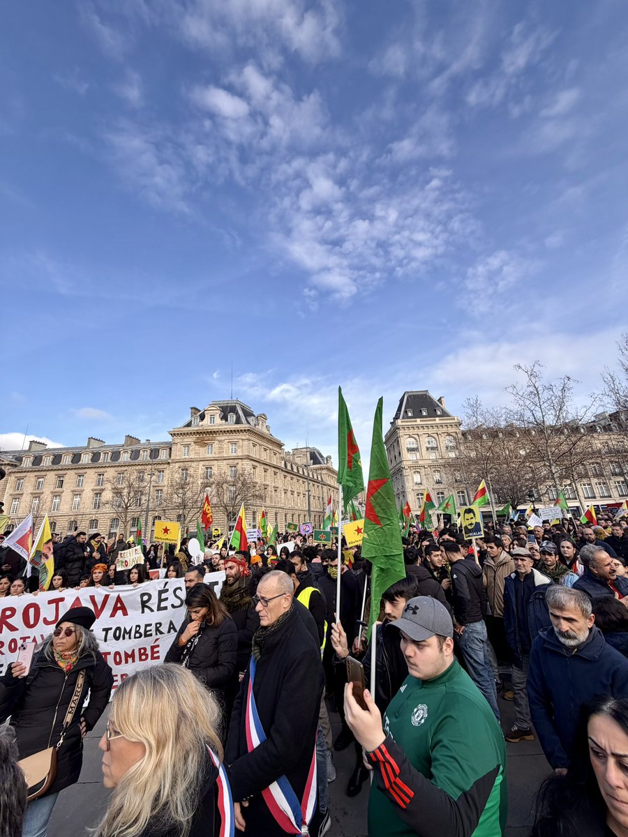 Soutien au peuple Kurde aujourd’hui sous les bombes de l’armée syrienne. 

En janvier 2025 j’étais à Kobané pour commémorer les 10 ans de la libération de la ville. 

Nous savons ce que nous devons au peuple kurde, à ces femmes et ces hommes tombés en première ligne pour vaincre