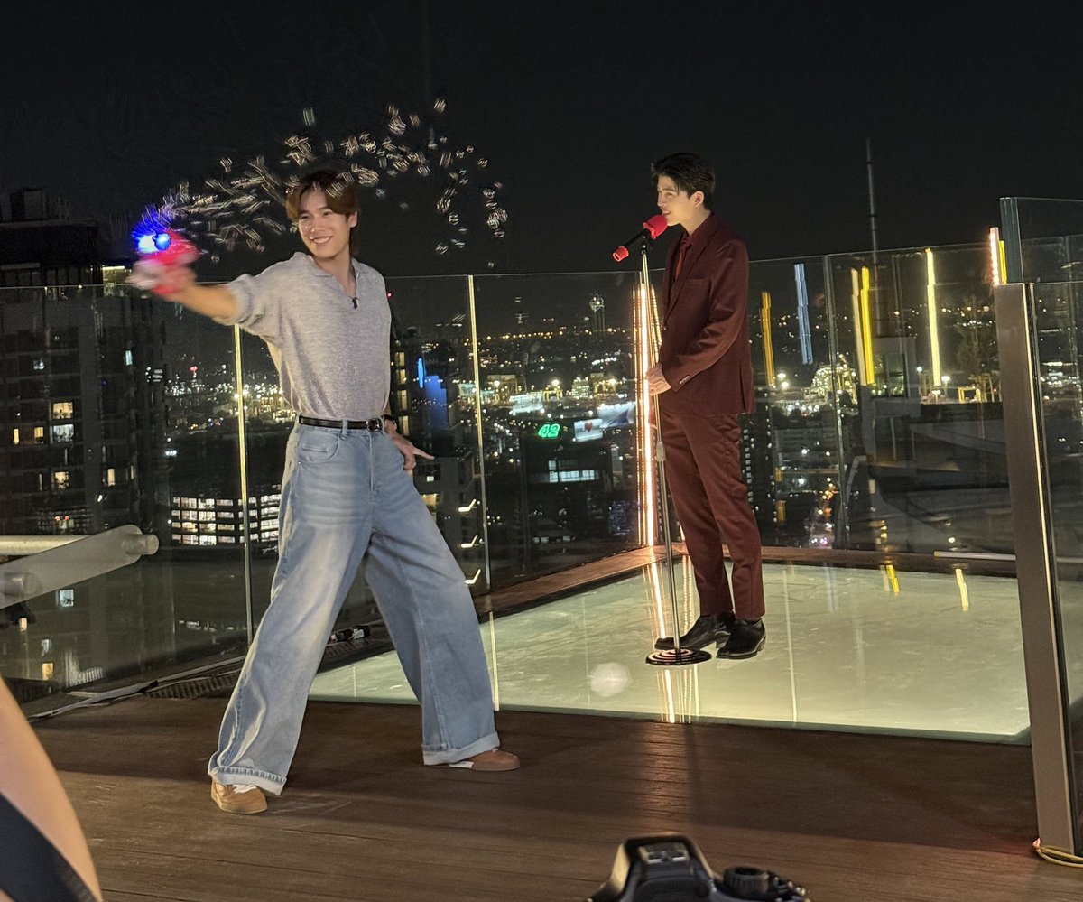 Farah_91Babyz's tweet image. The pict description
#MeAndTheeSeriesFinalEP

He said YES !!