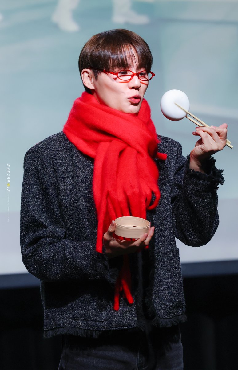 260117 케타포 대면 팬싸인회 김준수
안경 만두 준수👓🥟
#김준수 #XIA