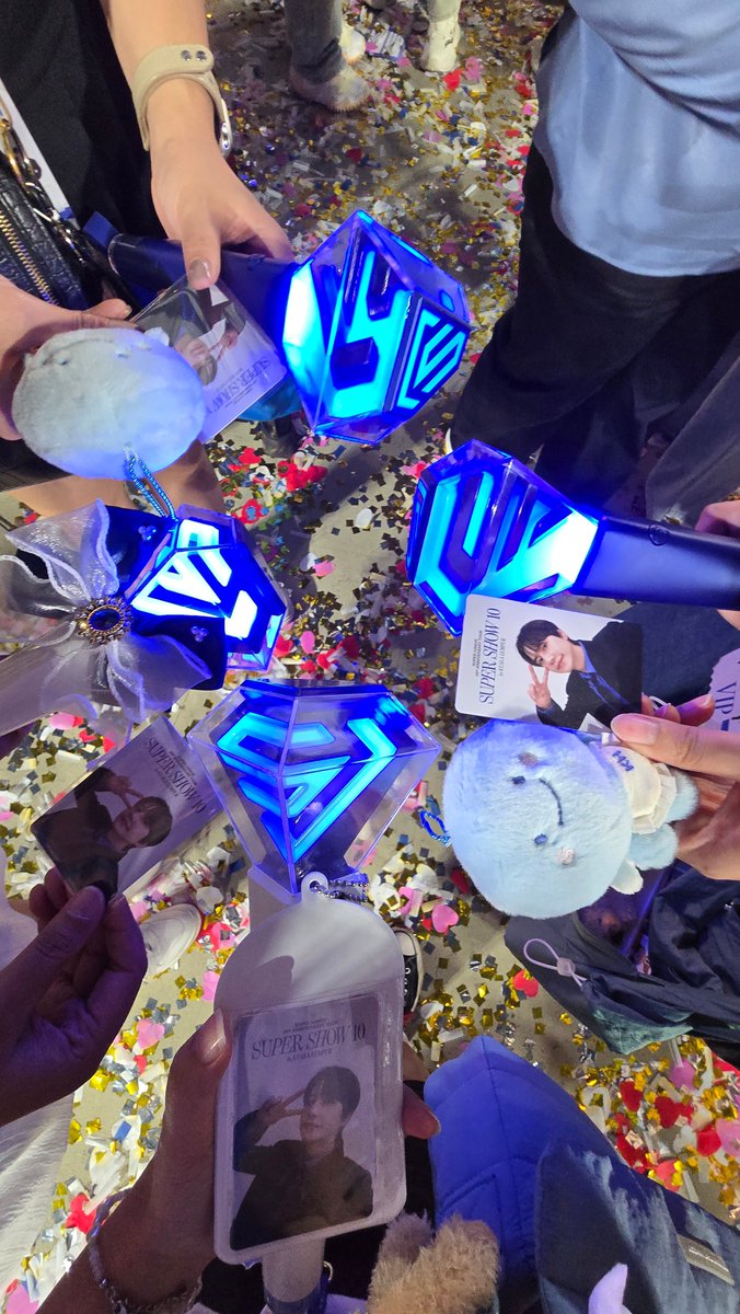 honeyhanniestar's tweet image. Super Junior Super Show 10 in Kuala Lumpur💙
I'll  love you forever💙 @SJofficial 

With @peroggy @pegachoux @leebobots