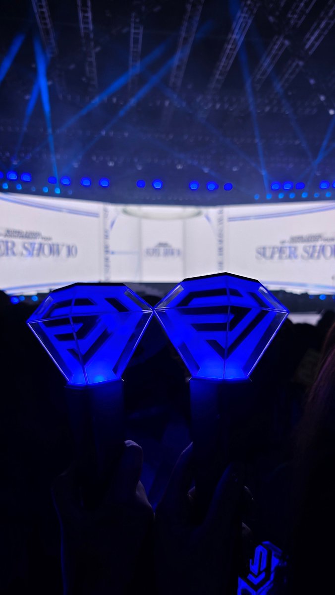 honeyhanniestar's tweet image. Super Junior Super Show 10 in Kuala Lumpur💙
I'll  love you forever💙 @SJofficial 

With @peroggy @pegachoux @leebobots