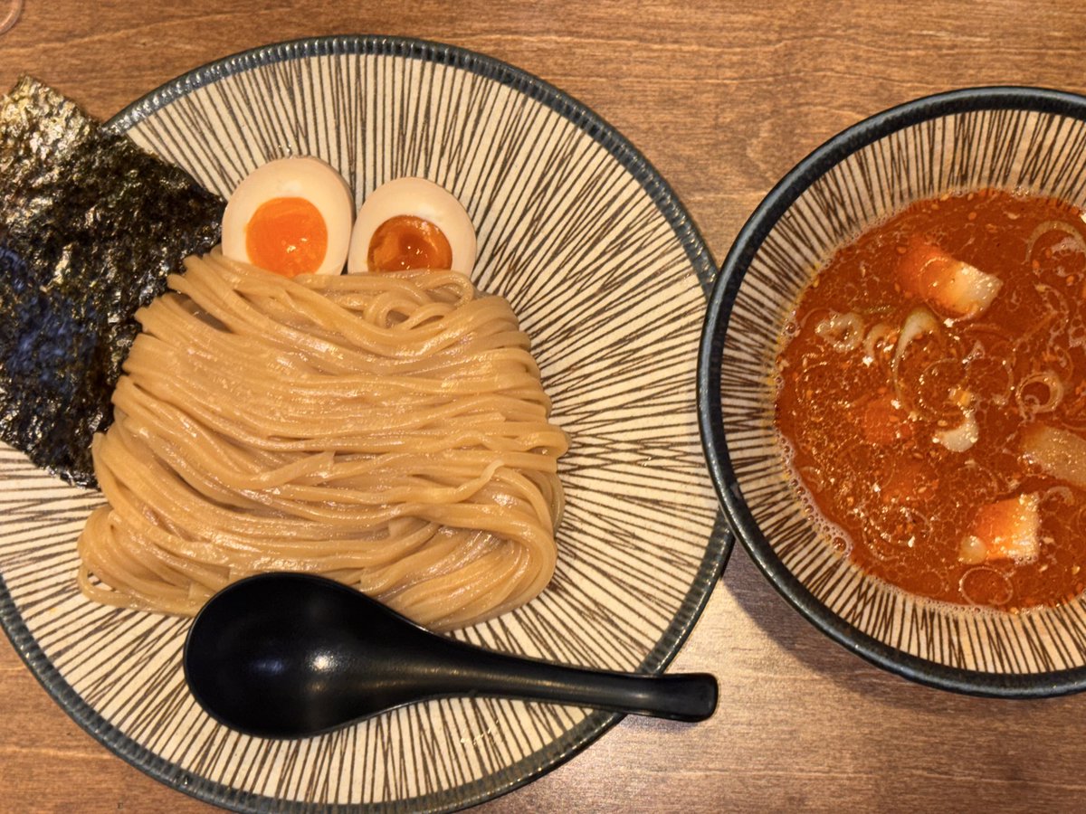 📍전포 멘즈키
츠케멘 맛집!
면발이 넘 맛있음💕
진순이 정도 먹는 맵찔이는 1단계 추천해요 ㅎㅎ