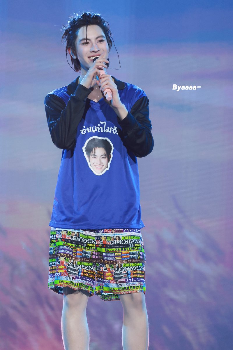 Sunny_is_coming's tweet image. KNP TFO CONCERT
#KhemjiraConcertDay1

ติดฝนบรีฟไม่ดีอีกละ 😂

ขาสั้นลุคที่ขอ                          ขาสั้นลุคที่ได้