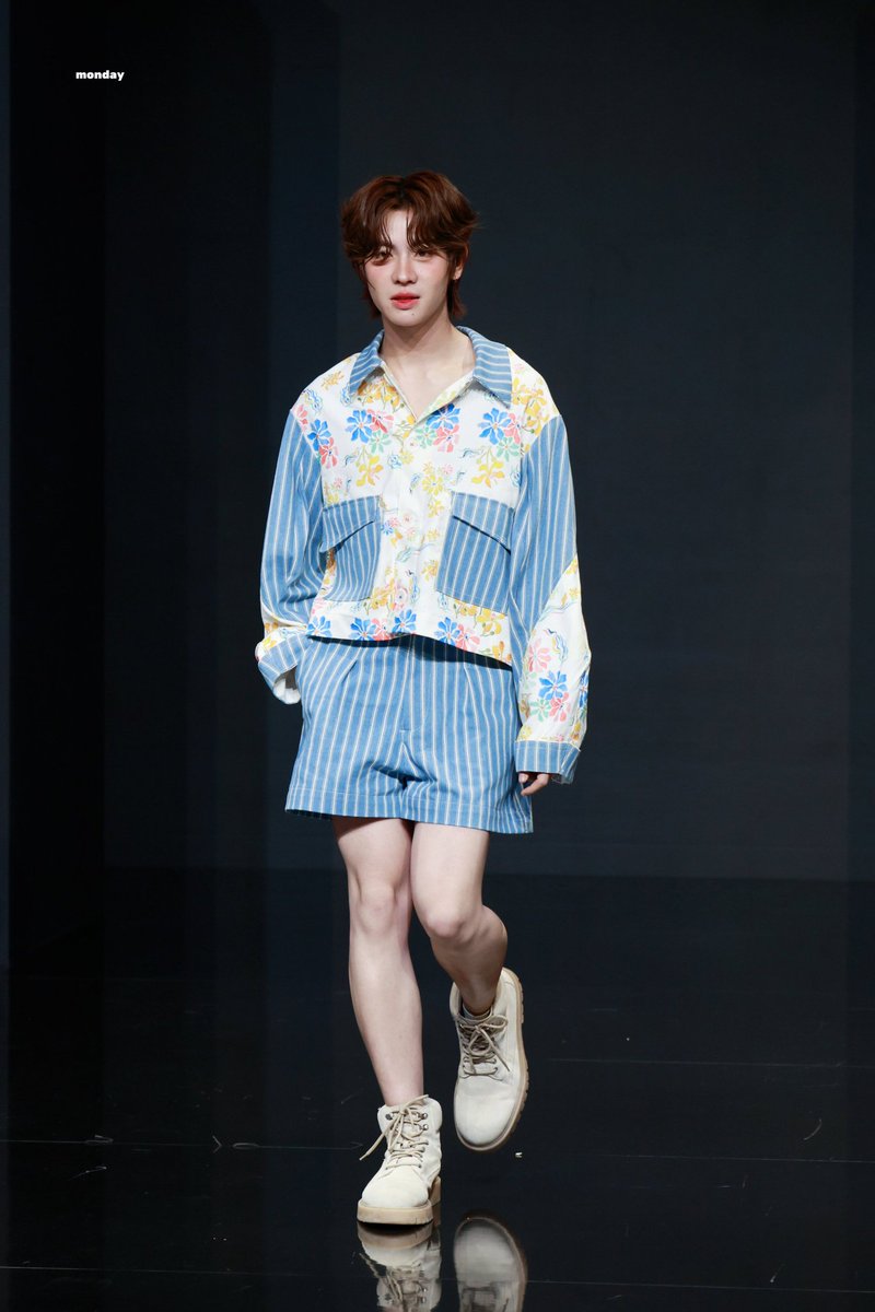 Sunny_is_coming's tweet image. KNP TFO CONCERT
#KhemjiraConcertDay1

ติดฝนบรีฟไม่ดีอีกละ 😂

ขาสั้นลุคที่ขอ                          ขาสั้นลุคที่ได้