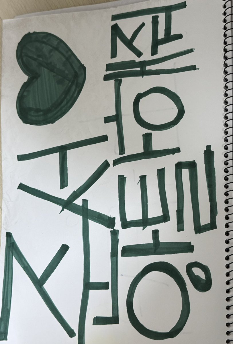 luvwaysit's tweet image. 뎨가 들 손이없어서 스케치북을 바닥에 유기햇는데요.... (ㅈㅅ.....) 준더가 그거보고 앙탈해줫어요   천사야!!!!!  폐급팬과 천사아이돌 대결하몬 천사준서가 이기지&amp;gt;&amp;lt;..