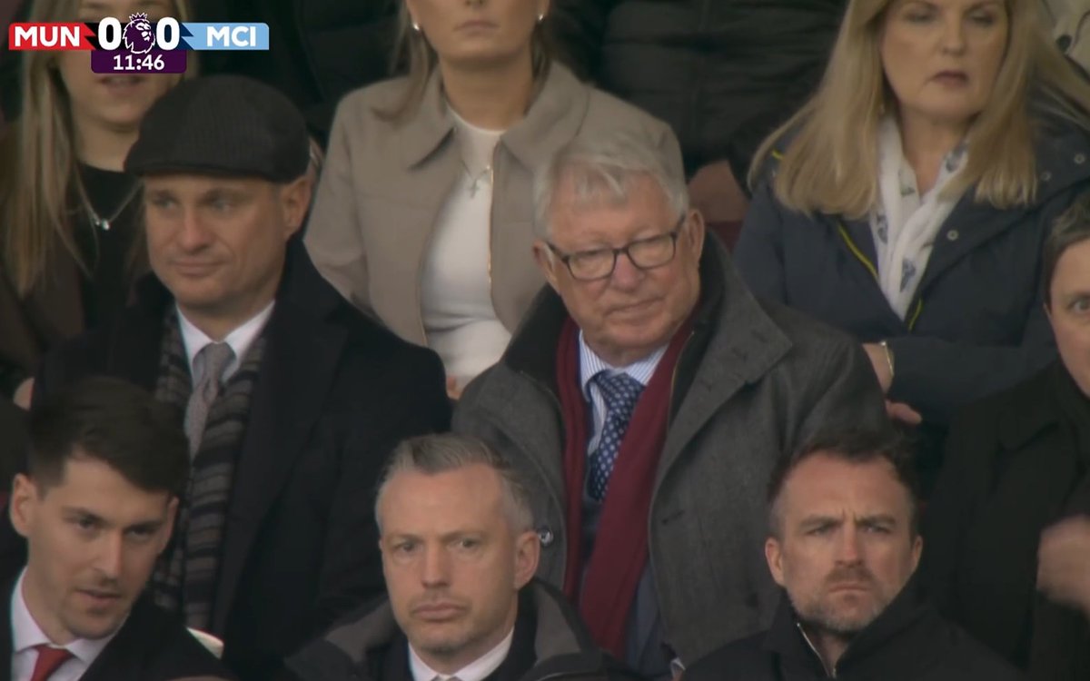 DieHardUtdFans's tweet image. Sir Alex in the stands with Vidic !
