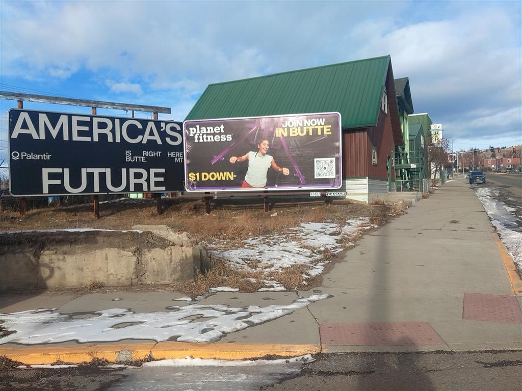 eliano's tweet image. you may have seen the new Palantir ad campaign 👀 

ads were placed in historic industrial powerhouses across America because Palantir believes the AI revolution should bring immense prosperity back to these regions.

in the past, cities like Baltimore and Youngstown were gutted…