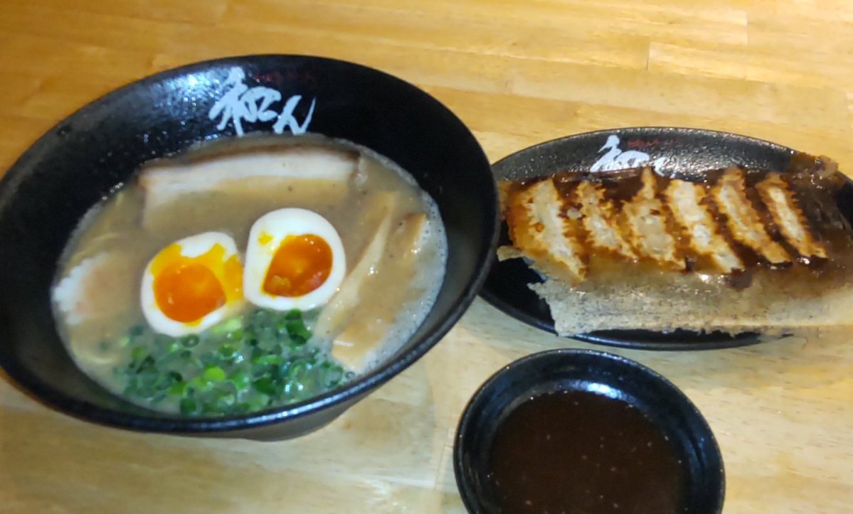 晩ご飯(๑ᵔ⤙ᵔ๑)ŧ‹"ŧ‹"
#和歌山ラーメン和ん さんで
味玉ラーメンとギョーザ
美味しかった❣️