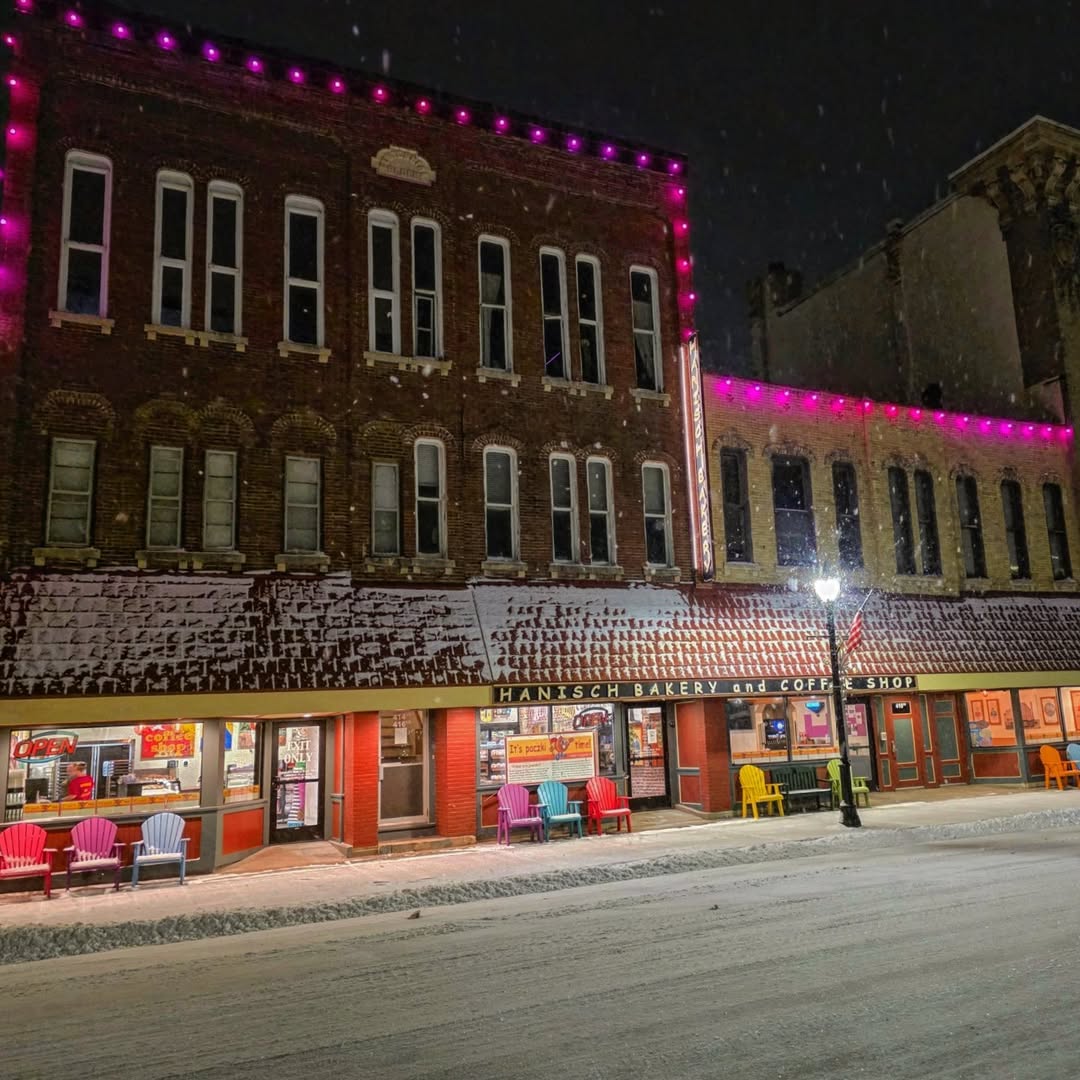 There is alot going on all around us, just remember to be kind in the sweetest of ways.  Treat someone to a bakery donut, it will put a smile on their face ☺️ #mnbestdonuts #mnbestbakery #bestriverroadbakery #tcltop5bakerymn #redwingmn