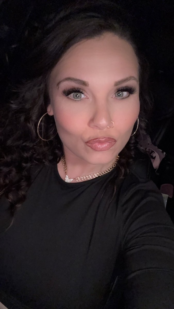 kelzbisson22's tweet image. #twinning