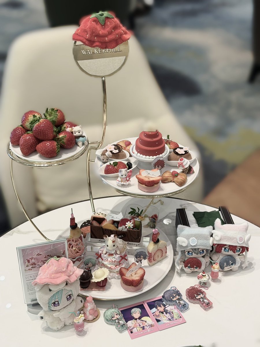 ^ っ ̫ <^⊃━♡.*･ﾟ🍓