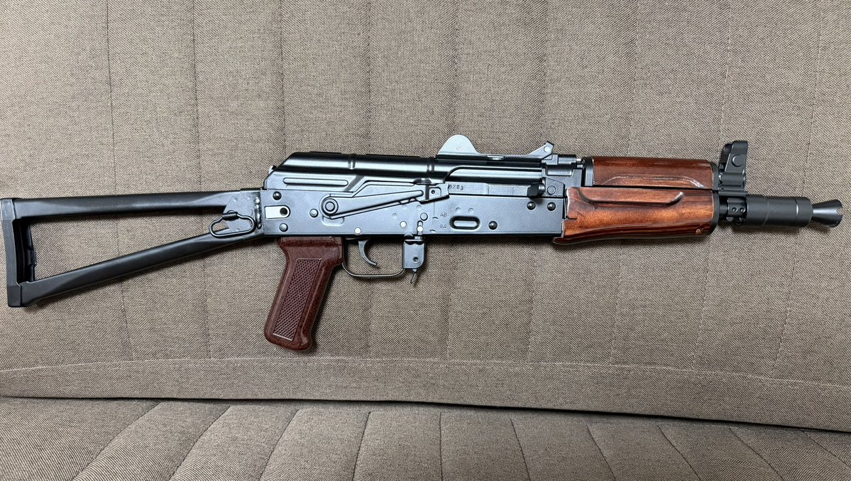 Gun Shop FOXさん(<a href="/GunShopFOX_SUB/">Gun Shop FOX ［サブ］</a>)のベークライトタイプのグリップ装着！
めちゃくちゃ質感いい👏