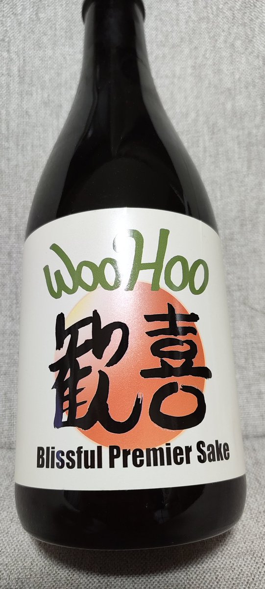 ponshu_kan's tweet photo. 本日は愛知県、山﨑合資会社さんのWhooHoo歓喜 純米吟醸生原酒。

あ、好きすねコレ。リンゴっぽい酸味と甘みが濃いんですけど割とさっぱりさもあってスルッとイケますね！

炭酸ってほどじゃないけど、ピリッと感もちょっとああってとてもよき✨️

#WhooHoo歓喜 #山﨑合資会社 https://t.co/7Cmfu75CSW
