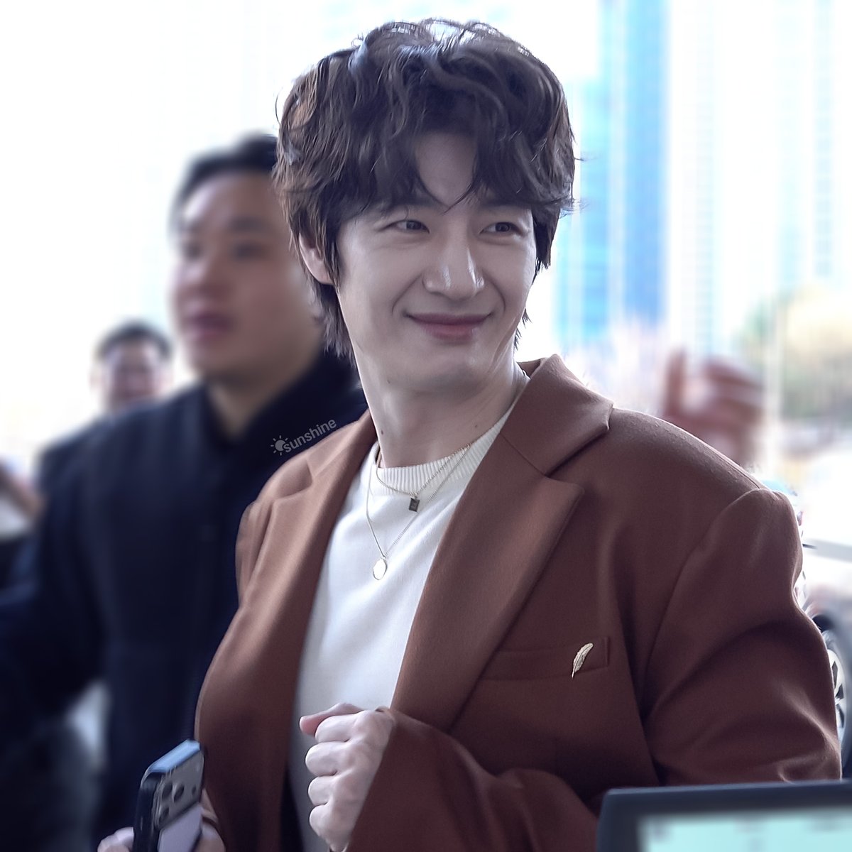 어느날은 멋있게 나이 들어가는 40대 남성 같다가 또 어느날은 40대라고? 엥 구라;; 싶은게 참