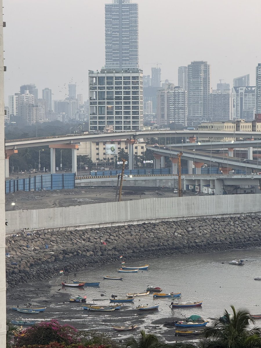 imt7475's tweet photo. @mybmc @MumbaiPolice @RoadsOfMumbai what is coming over here . @WRWAAlmWorli @hajialidargah_t https://t.co/UtypsHErdi