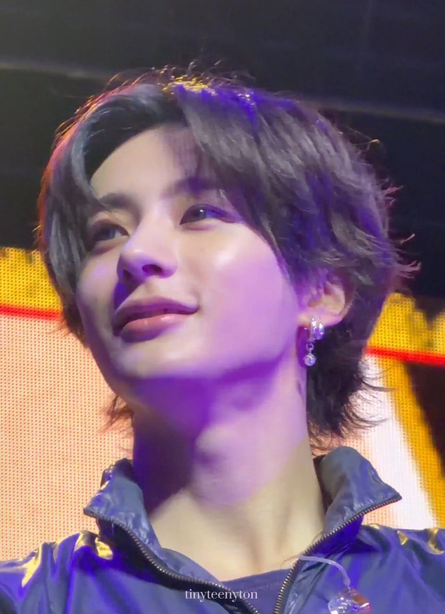 prettieran's tweet image. ชอบที่แอนตันเขาไม่ขาด accessories เลย โดยเฉพาะต่างหูกับแว่นตา คือมันส่งให้เขาทั้งสวยแล้วก็หล่อขึ้นมาก ๆ เหมือนมันได้ทำหน้าที่เครื่องประดับบนตัวเขาอย่างดีที่สุดแล้วอะ จั๊นอ้อบเซด ㅠ ㅠ