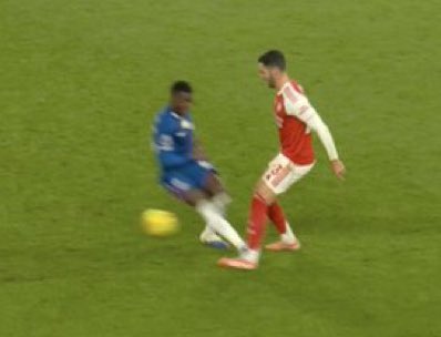 elsdawg's tweet image. red card                                          no red card