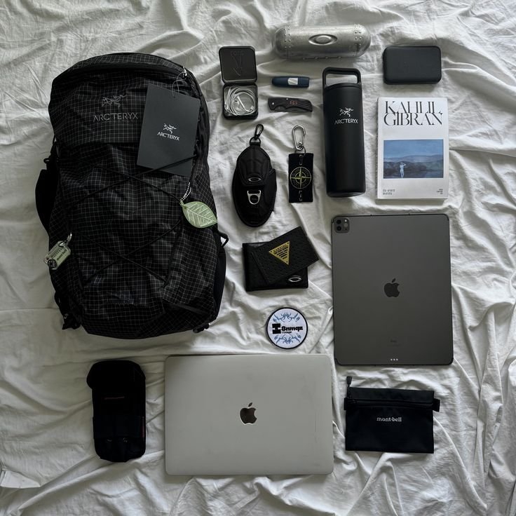 Dea_rMen's tweet photo. Just the essentials. https://t.co/VcfOCmTaR2
