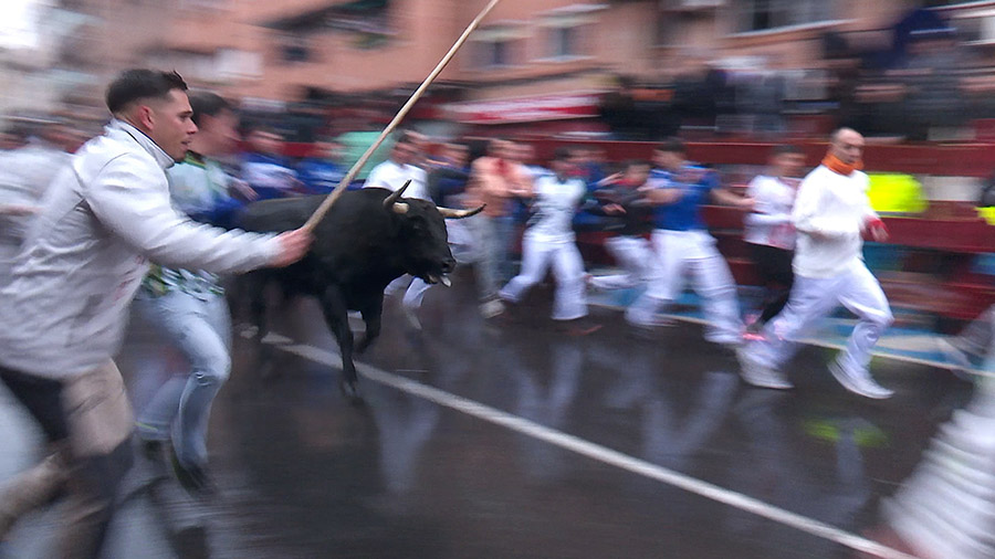 🔻Con lluvia, nieve... y a centímetros del toro. Así ha transcurrido el primer 'encierro blanco' de 2026 en #SanSebastiándelosReyes. (Fiestas patronales en honor a san Sebastián Mártir).

Crónica completa en vídeo: 🔗canalnorte.org/-/a-cent%C3%AD…
