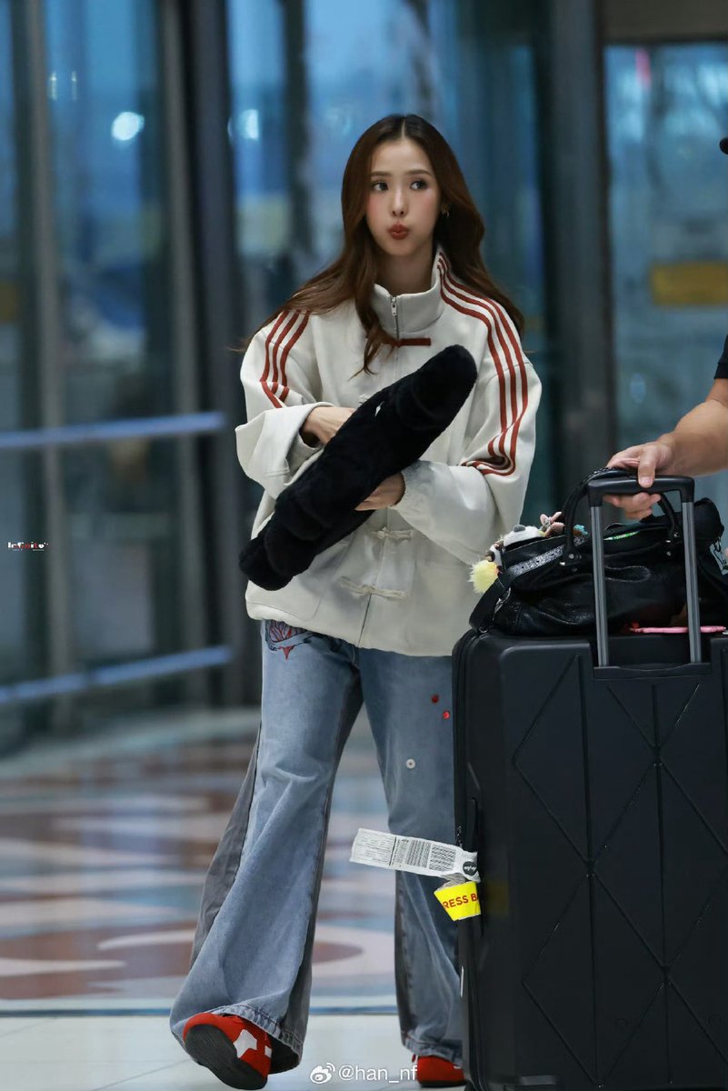 Beautyinside78's tweet image. How can Filmracha look this beautiful so effortlessly ✨

Cr:weibo han_nf
#Filmracha
#NamtanFilm