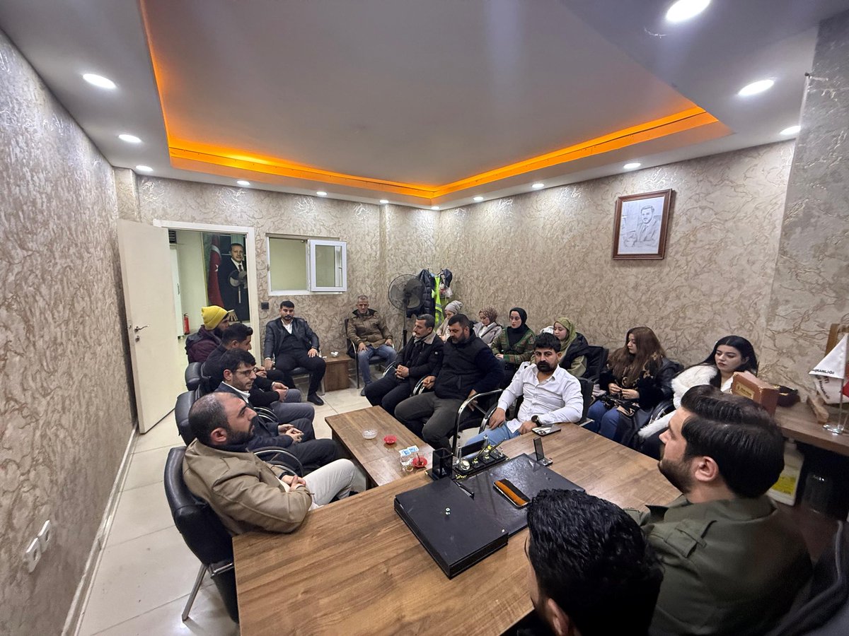 BismilAkgenclik's tweet photo. 📍 AK Parti Bismil İlçe Gençlik Kolları Başkanlığı

Enerjimiz yüksek, inancımız tam! 💪

İstişareyle güçlenen her adım, yarınlara atılmış sağlam bir imzadır.

İlçe Gençlik Kolları toplantımızın; davamıza, ilçemize ve geleceğimize hayırlara vesile olmasını diliyorum. https://t.co/PEPJVjAiJT