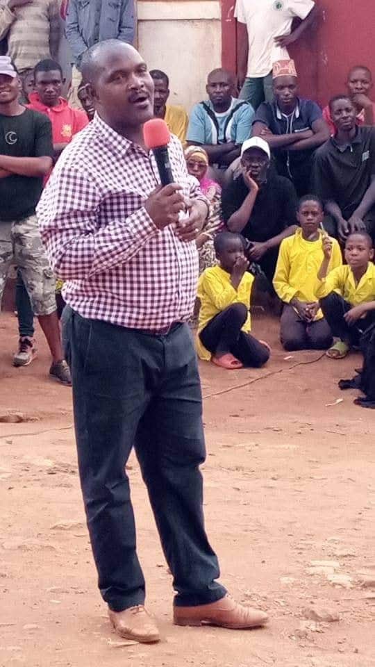 MagazineJimbere's tweet image. 🏢 L’administration communale de #Muyinga s’engage à soutenir la formation et l’encadrement de l’Institut supérieur islamique, une institution qui œuvre depuis huit ans dans la formation, principalement dans le domaine de la #Santé

🗣️ Selon son directeur général, Omar