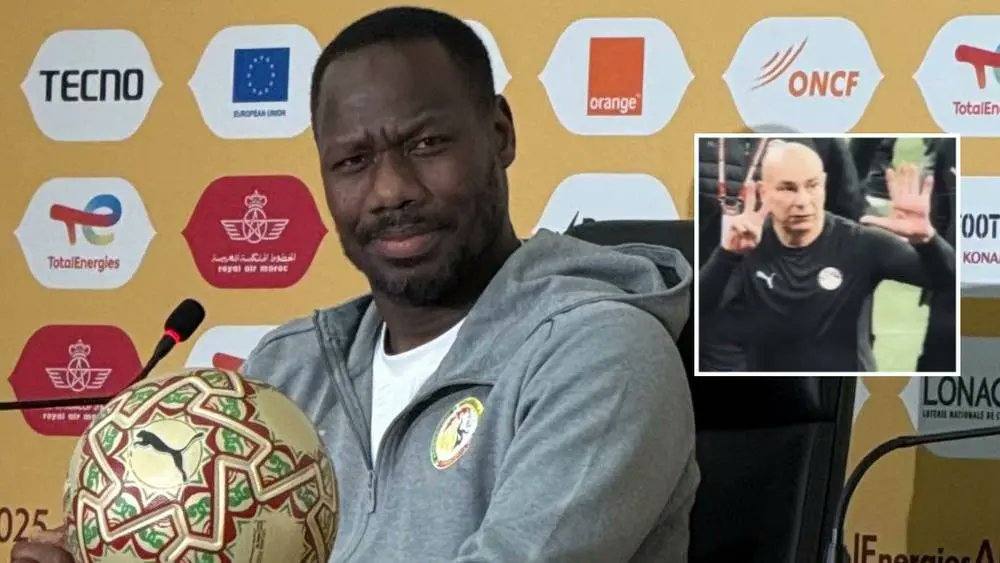 AbouJad_Talks's tweet image. الشيء المؤكد أن عينة المدربين هذه ستظل صغيرة !

حسام حسن انهزم كرويا فحاول تحويل الهزيمة إلى مؤامرة (تحكيم، فندق) و شقيقه استفز المغاربة بموضوع ال50 سنة فنجح في توجيه الرأي العام باخفاء هزيمته وخلق أزمة بين الشعبين.

أما باب ثياو واتحاده، فلعبوا ورقة ضغط، لكنهم خسروا احترامنا !