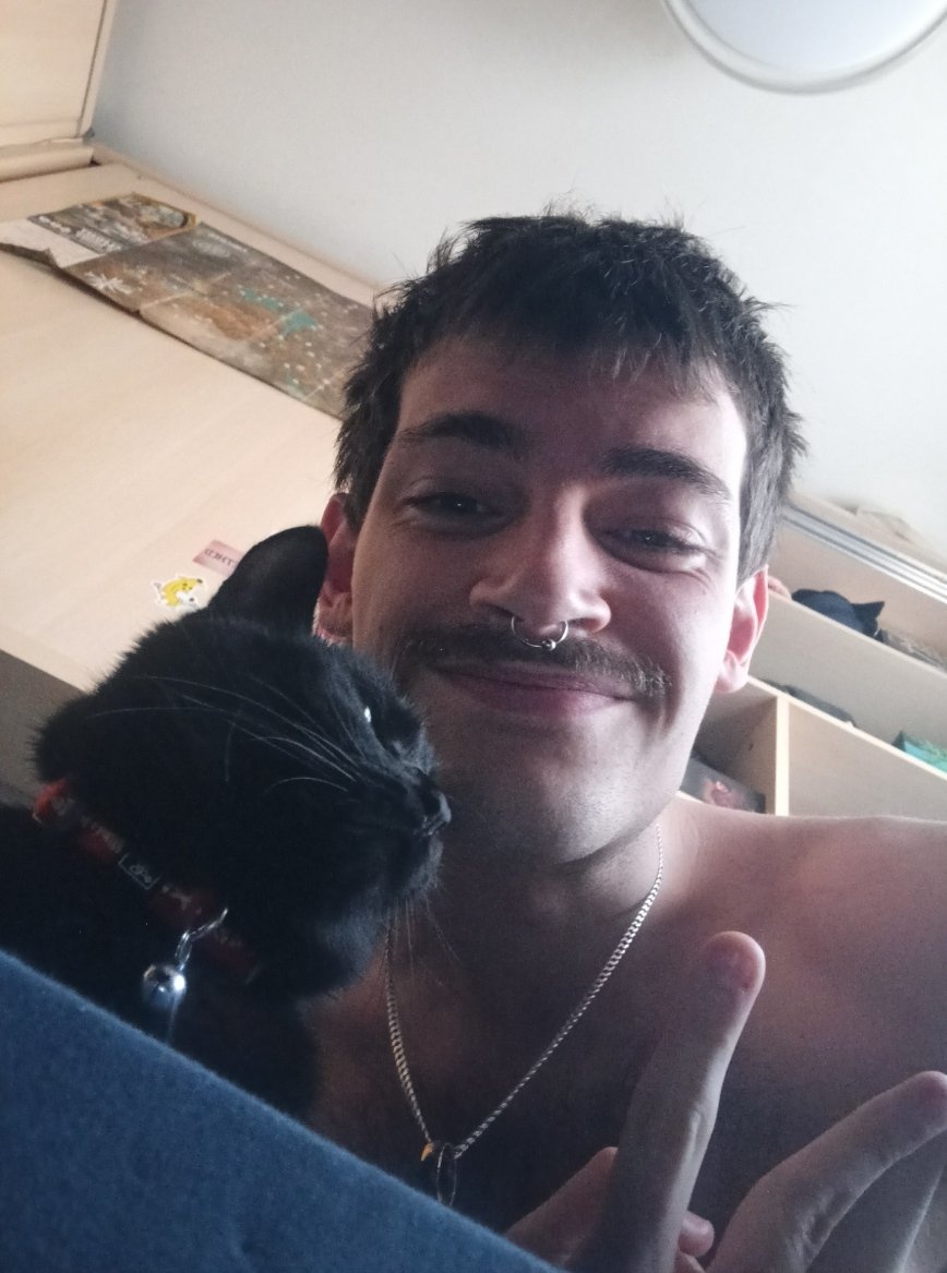 cigarro jodido rojo e imbécil tweet media