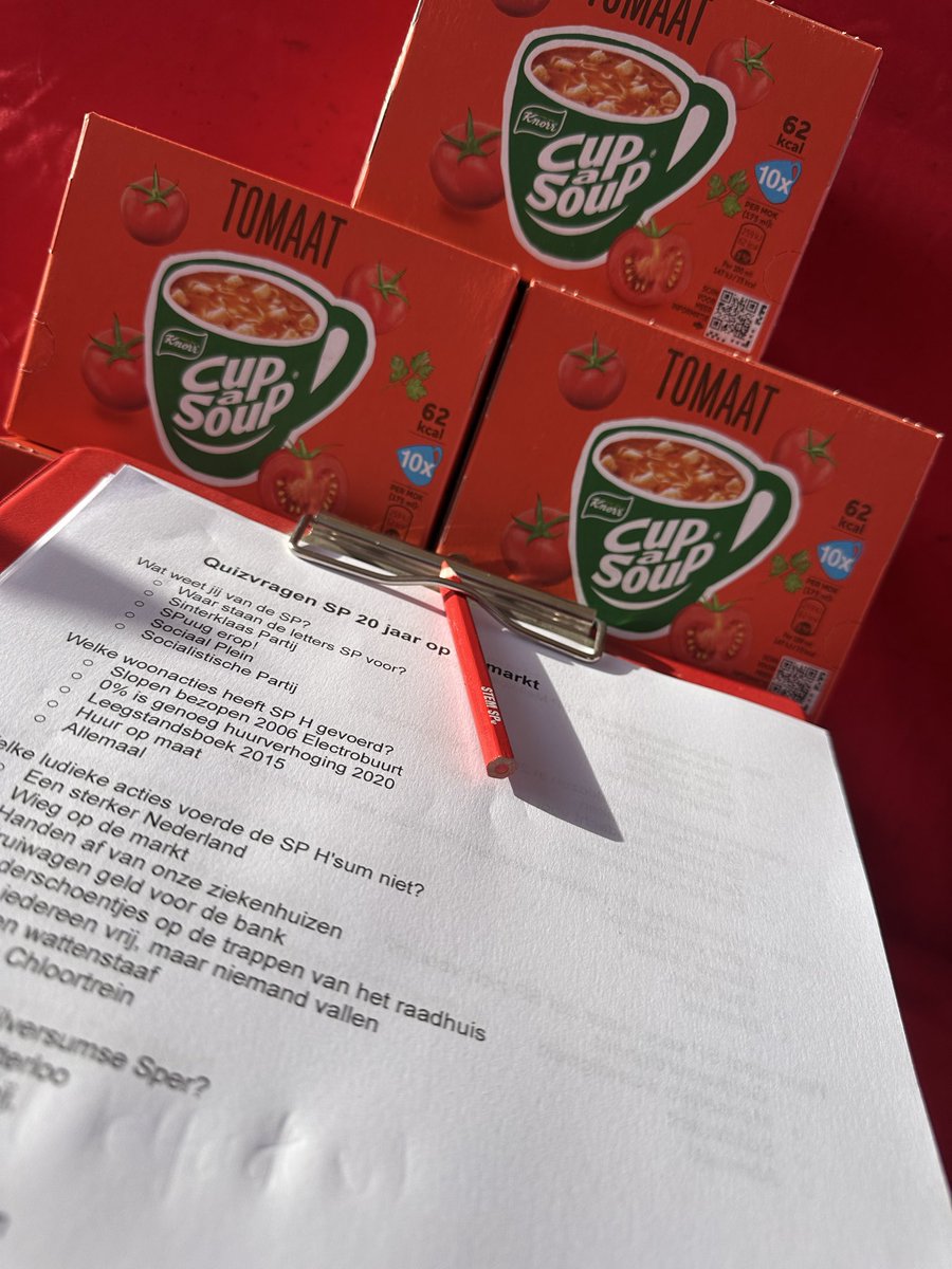 SPHilversum's tweet photo. Gezellig op bij de markt #SPinActie dit keer met een quiz. Hoeveel weten mensen van ons? De prijs bij alle vragen goed? Een soepje 🥰 https://t.co/lTb1Xf44sF