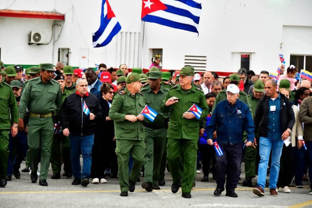 HONOR Y GLORIA 
🇨🇺 <a href="/DiazCanelB/">Miguel Díaz-Canel Bermúdez</a>: "El pueblo de Cuba no es antimperialista por manual. El imperialismo nos hizo antimperialistas".
Patria o Muerte
Patria o Muerte 
Patria o Muerte 
#FARCuba