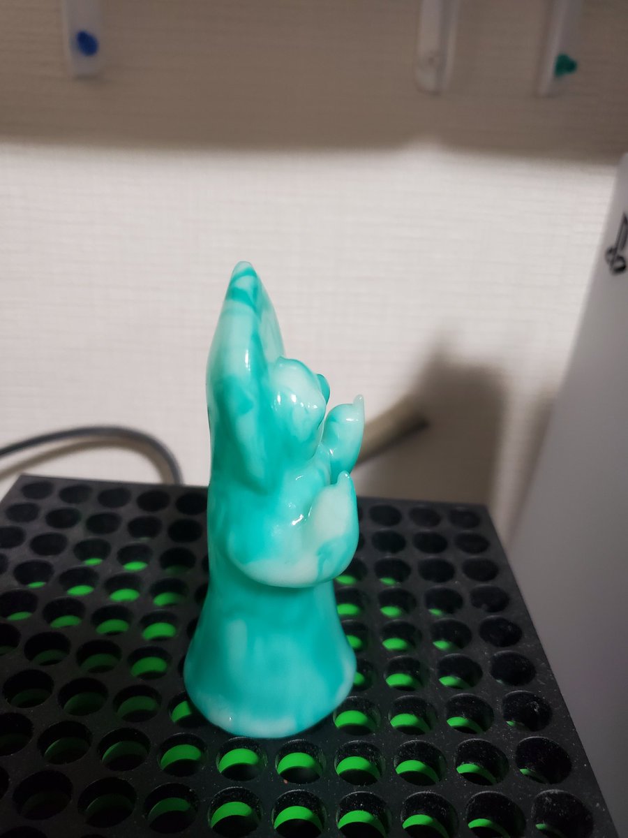 蓄光かなと思ったら蓄光だった
やったね
 #3メートルの宇宙人
 #mixturetoys
 #oneuptoy 
 #ソフビ