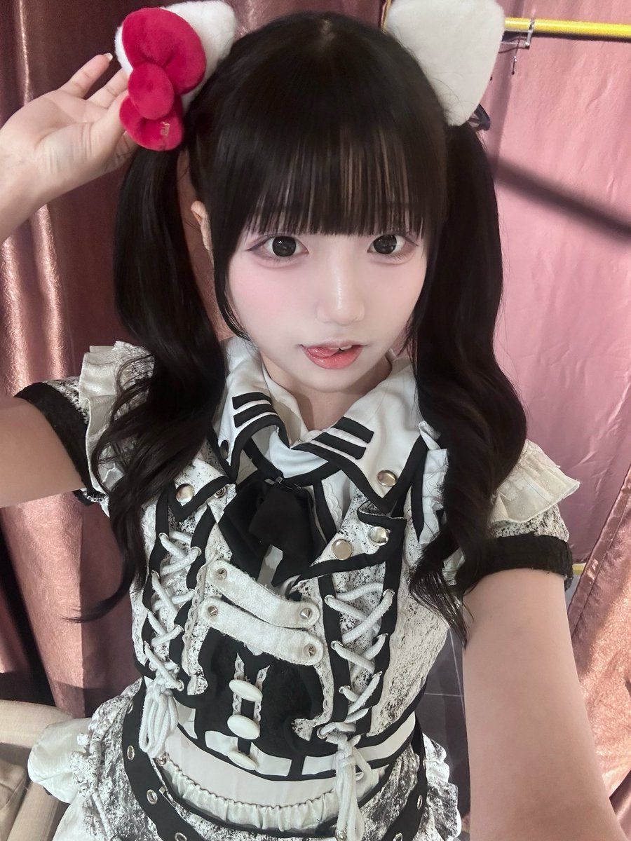 solanin_ruby's tweet image. 250117 카와페스(젠키미분들 내한)

안녕하세요‘!! 루비입니다 오늘은 두번째 오는 신촌 일러스타~~ 젠키미분들 무대도 봤어요! 엄청 무대를 잘 즐기시는 모습에 감동을 받았답니다...저도 오늘 저렇게 했어야했는데...😭😭😭 몸이 안 좋아서 정신 못 차린 점 정말 죄송합니다... 

오늘 귀여운 키티…