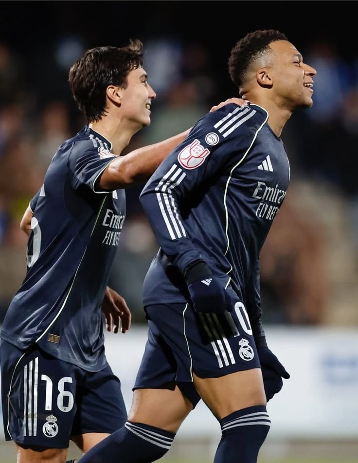 MADRlDISTAS's tweet image. 🚨 Vaias tremendas aos jogadores do Real Madrid durante o anúncio da escalação.

Vinicius, Bellingham e Valverde foram os mais vaiados.

Aplausos para Gonzalo García e Mbappé.

@Grada3com @benfeerr