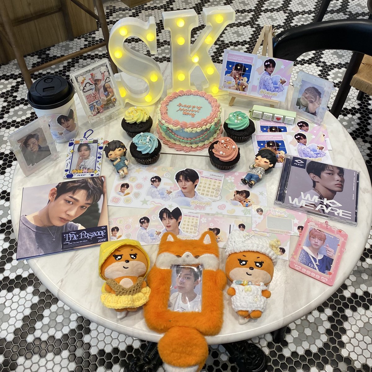 aegijuwon's tweet photo. celebrated steven’s birthday with my favorite people 💗

#HappyStevenDay
#ADaydreamersLovePoem
#STEVEN #스티븐 @AHOF_official https://t.co/tzIJPOneMb