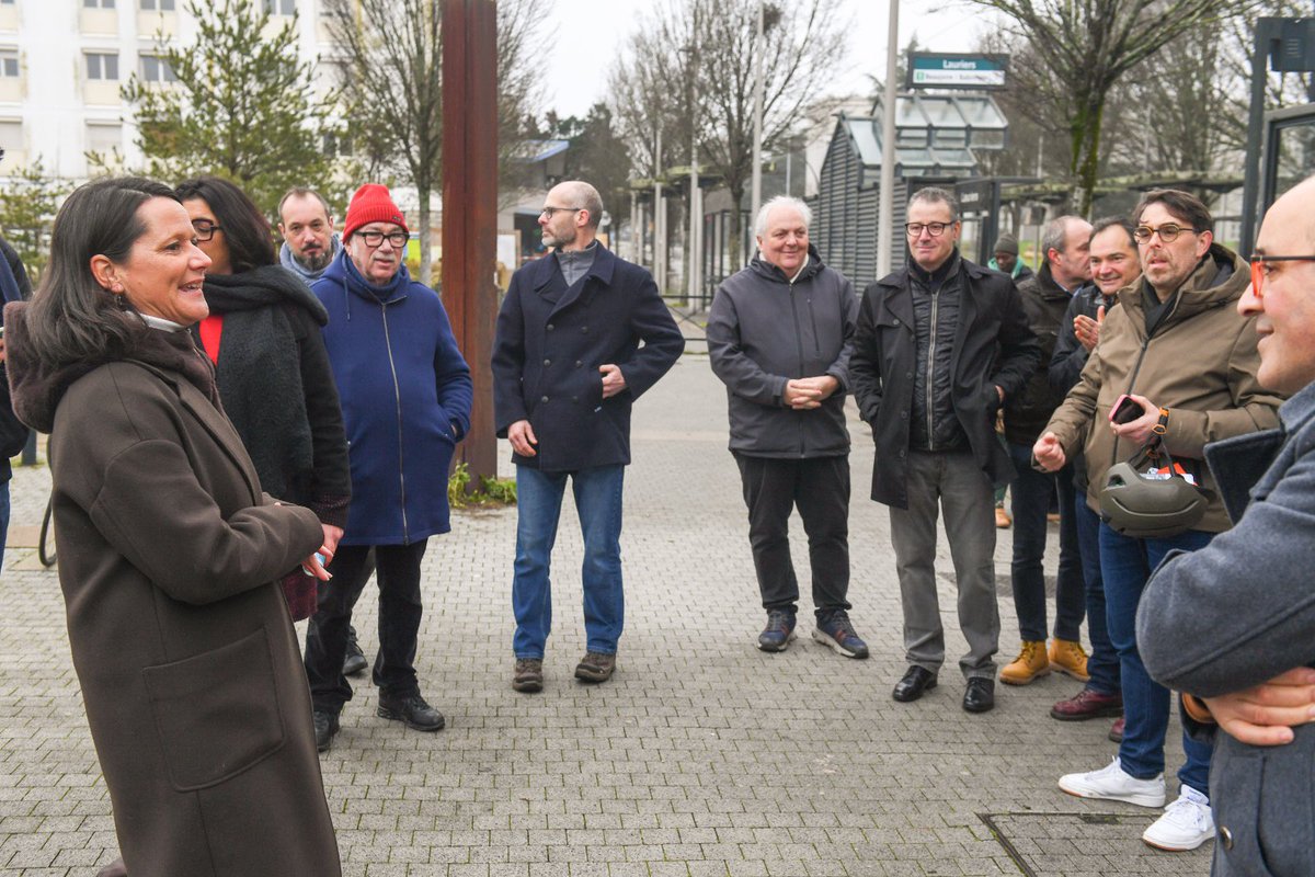 Encore une mobilisation réussie ce matin pour notre opération Tous sur le pont avec la <a href="/GaucheUnieNtes/">La Gauche Unie pour Nantes</a> ! Près de 200 personnes ont présenté nos mesures en faveur des quartiers populaires. Pour nous, c’est Nantes ! Juste, écologique, solidaire.