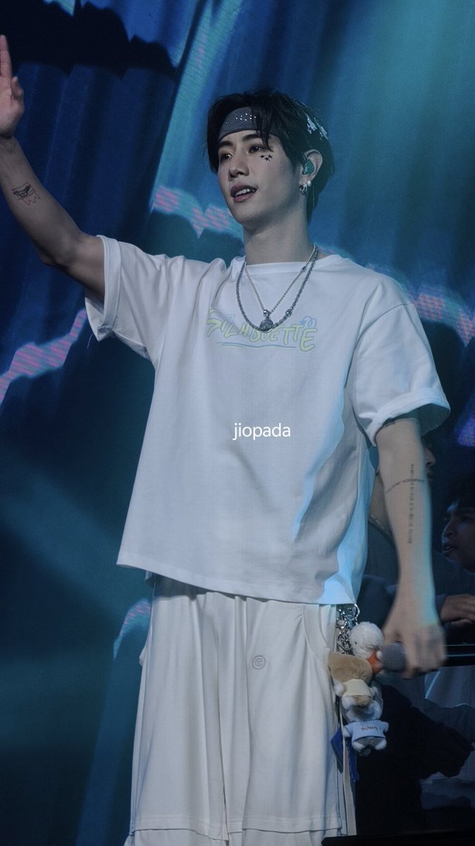 jiopada's tweet photo. One in a million 🫶🏻
#MarkTuan 
#Silhouettefancon_Shanghai https://t.co/e3ASQSdxyZ