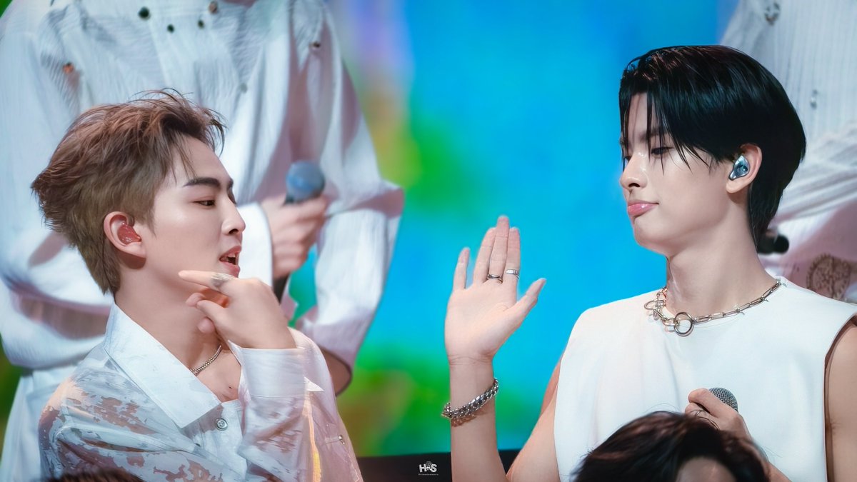 เจ้าแงวกับม้ะม๋าเด่ก 😽🐶

#KHUNPOL #HEARTchuthiwat
#PTTxBUS
#SustainabilitySpark2026xBUS